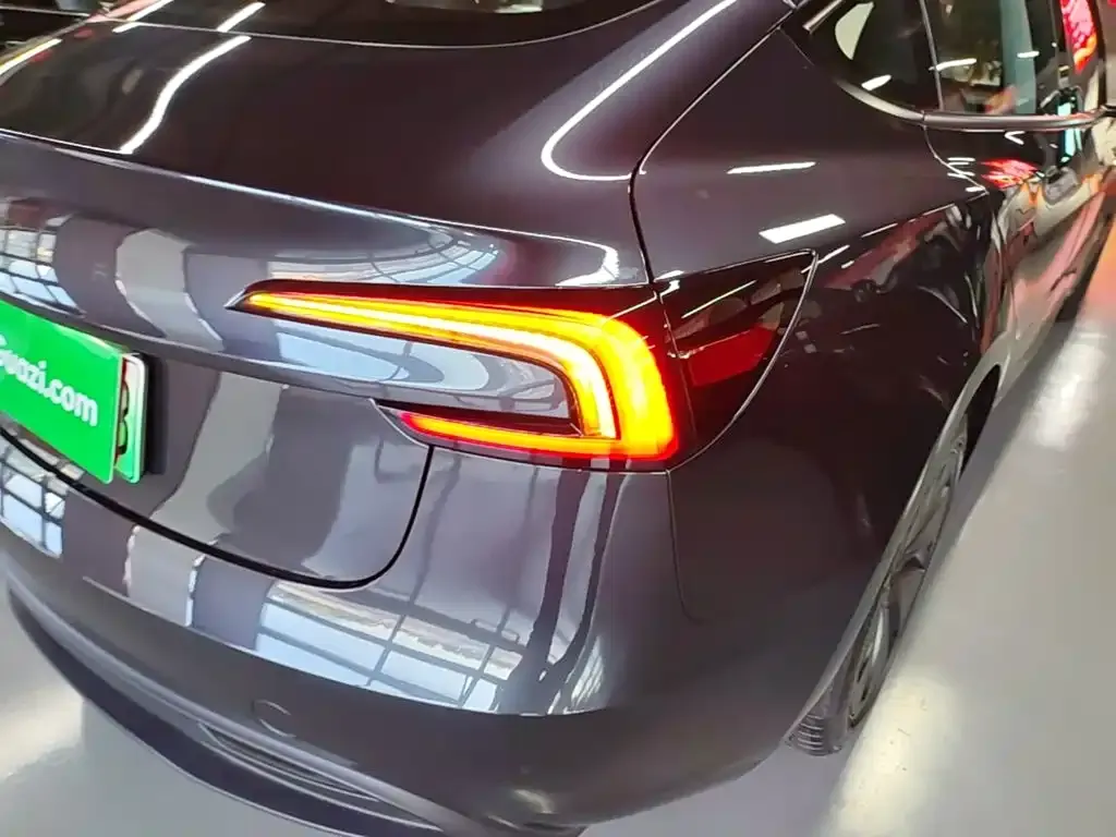 Tesla Model 3 — фото 7