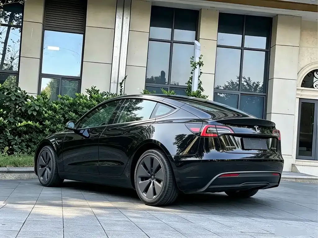 Tesla Model 3 — фото 10