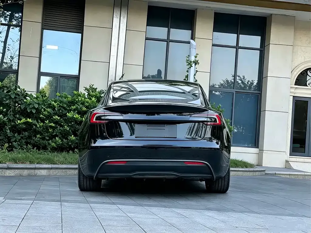 Tesla Model 3 — фото 9