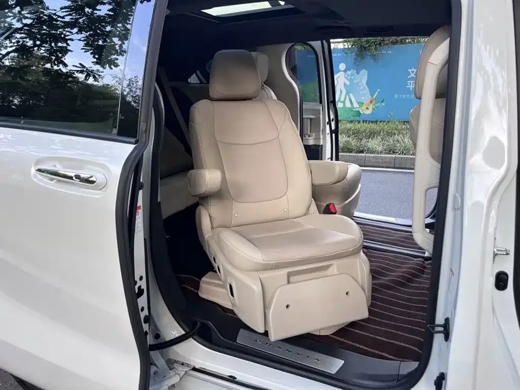 Toyota Granvia — фото 9