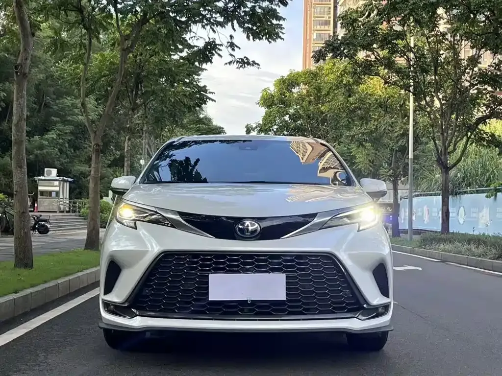 Toyota Granvia — фото 8