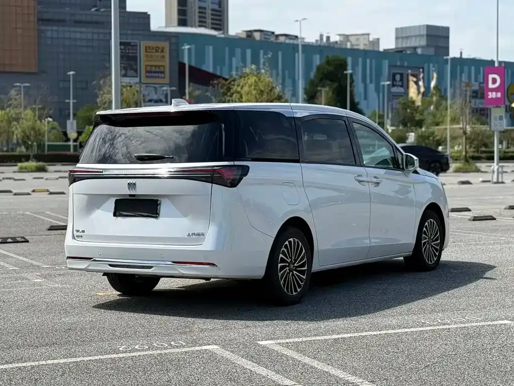 Buick GL8 Hybrid — фото 3