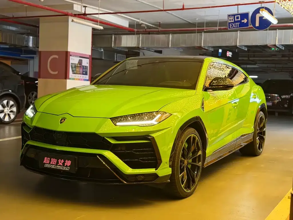Lamborghini Urus — фото 1