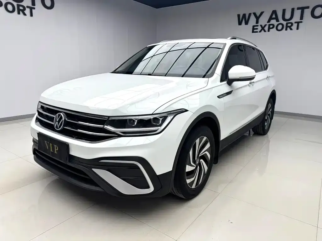 Volkswagen Tiguan L — фото 1