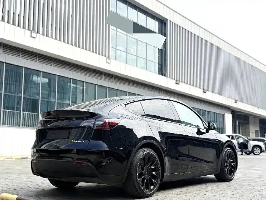 Tesla Model Y — фото 7
