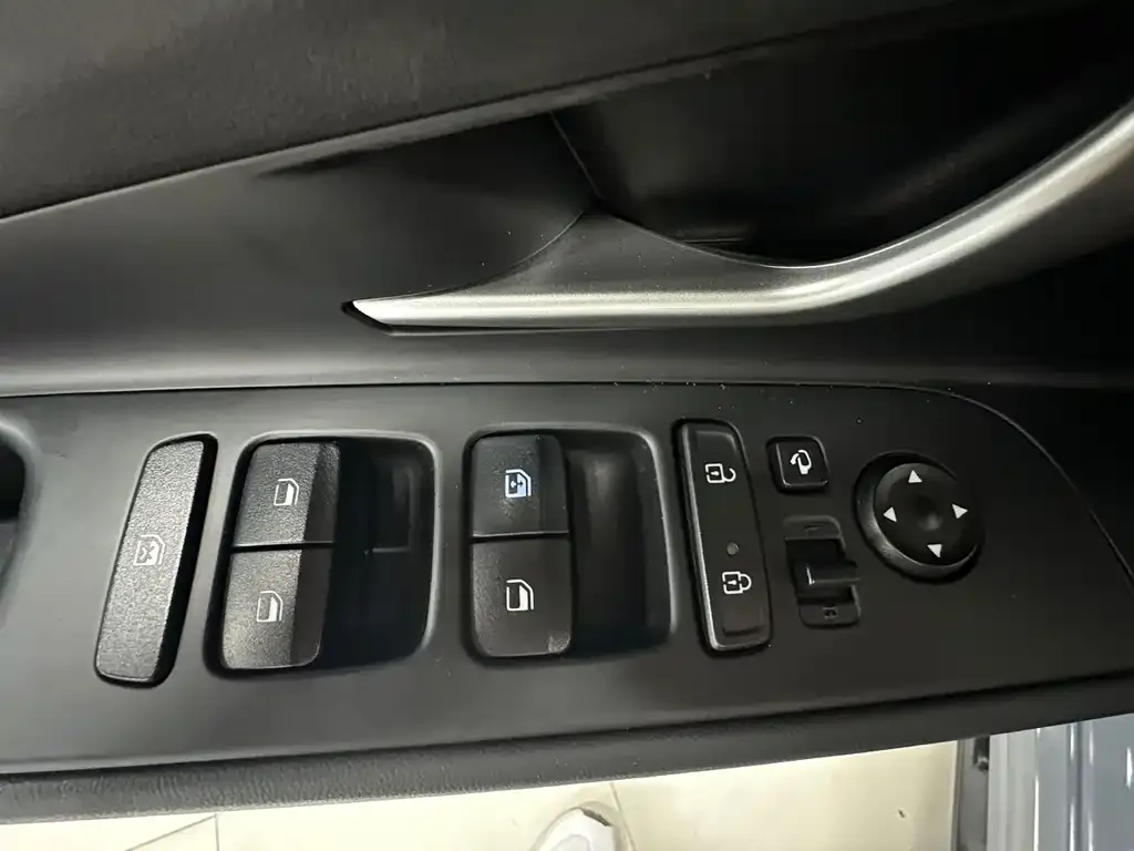 Hyundai Elantra — фото 3