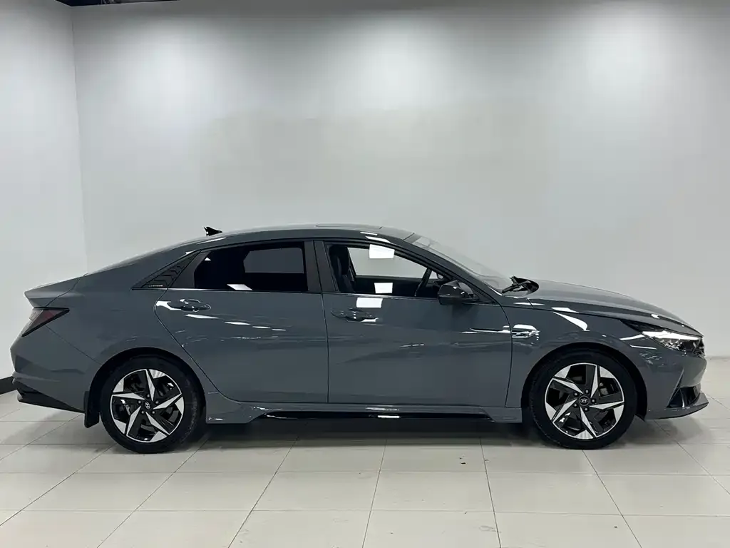 Hyundai Elantra — фото 2