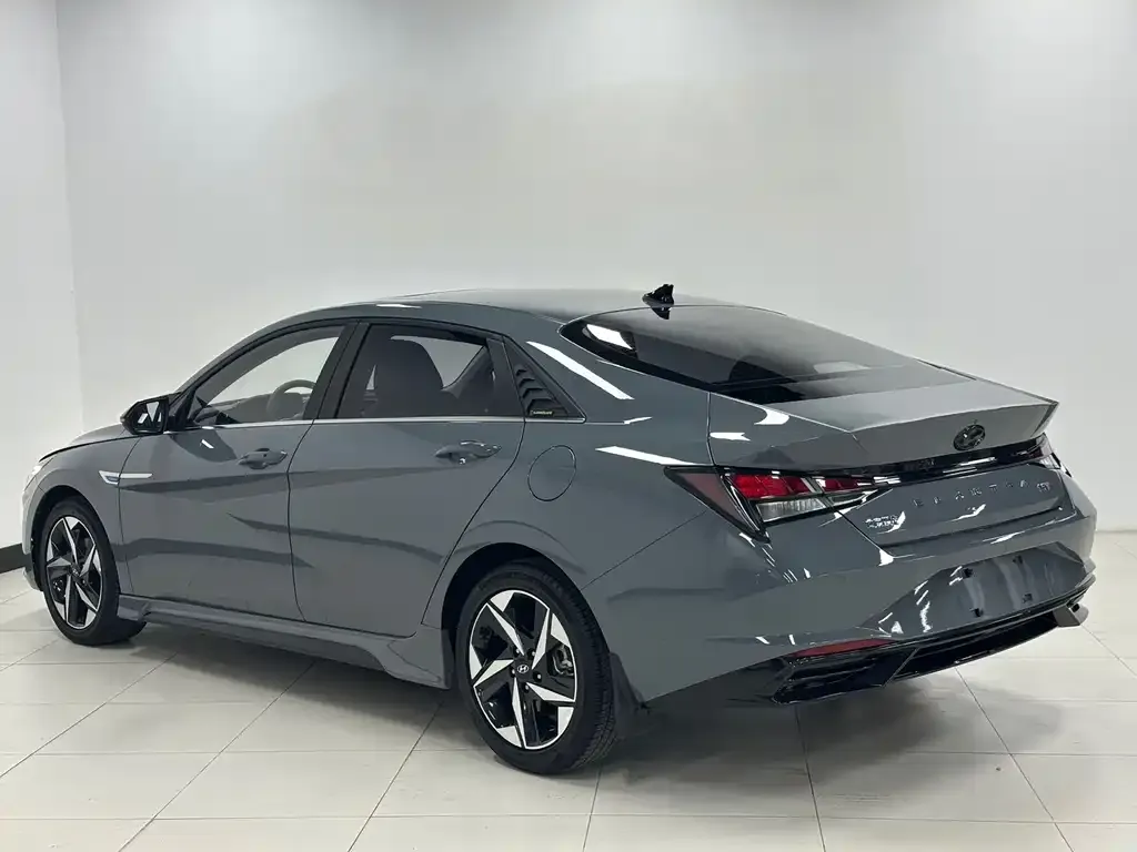 Hyundai Elantra — фото 9