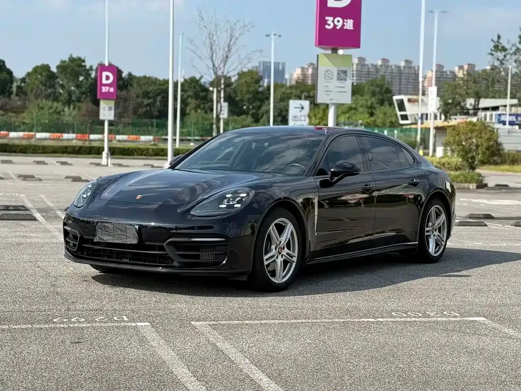 Porsche Panamera — фото 1