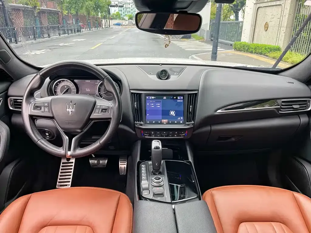 Maserati Levante — фото 10