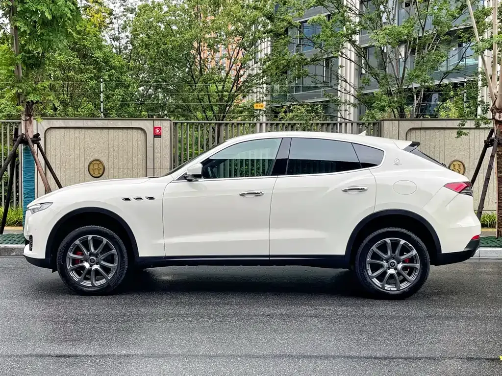 Maserati Levante — фото 8