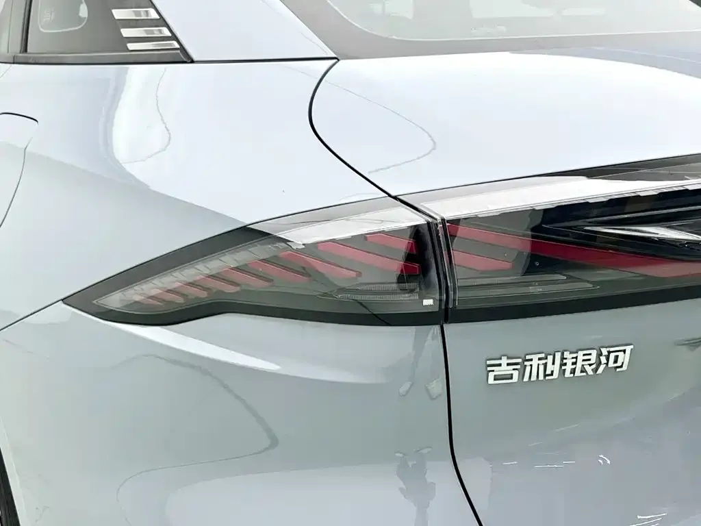 Geely Galaxy L6 — фото 4