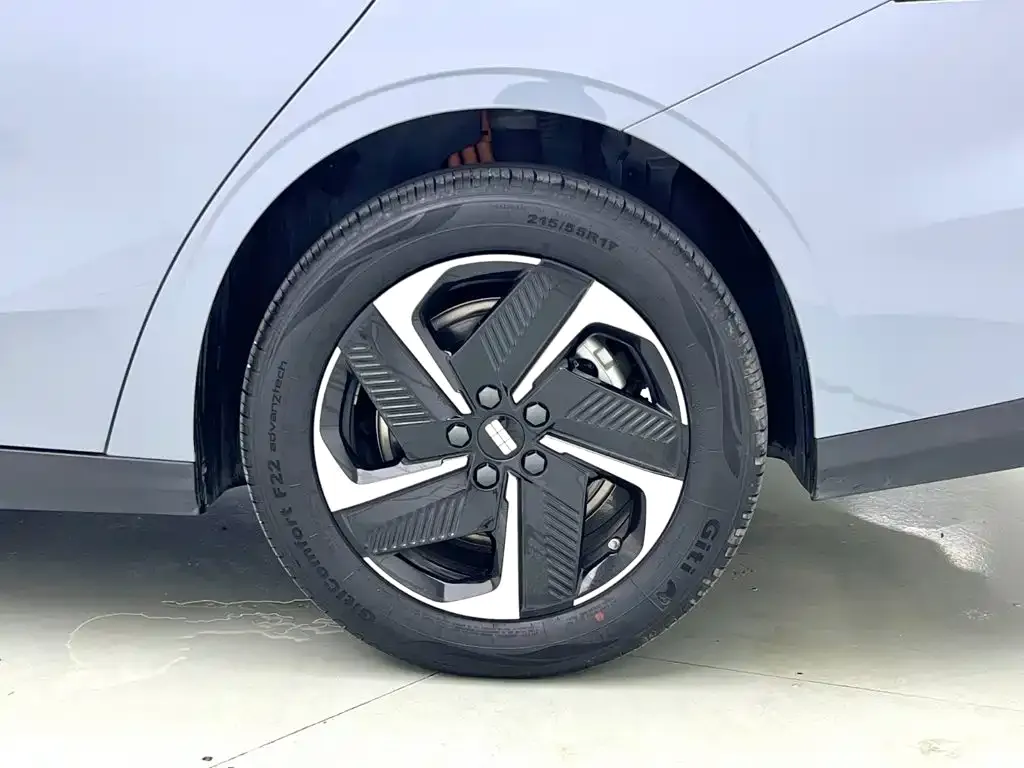 Geely Galaxy L6 — фото 6