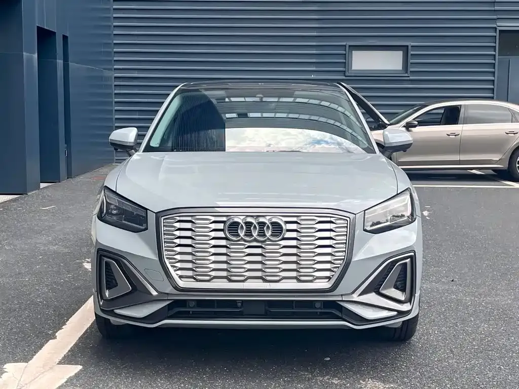 Audi Q2L e-tron — фото 5