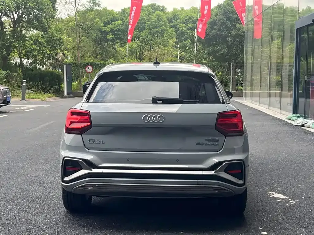 Audi Q2L e-tron — фото 8