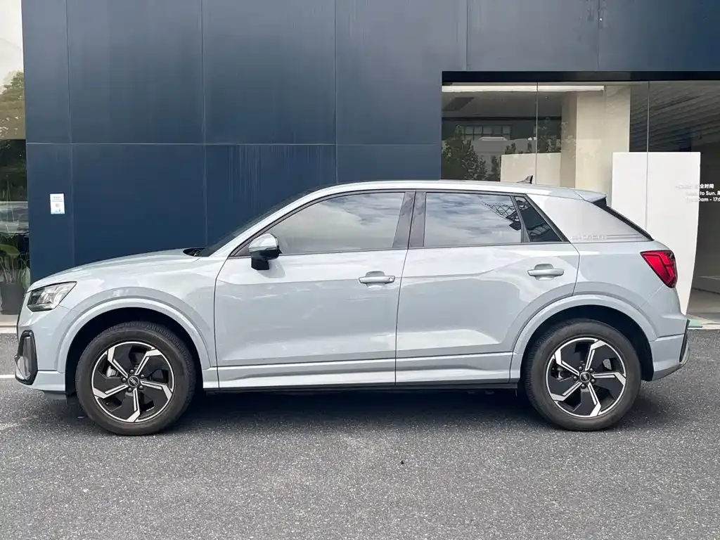 Audi Q2L e-tron — фото 6