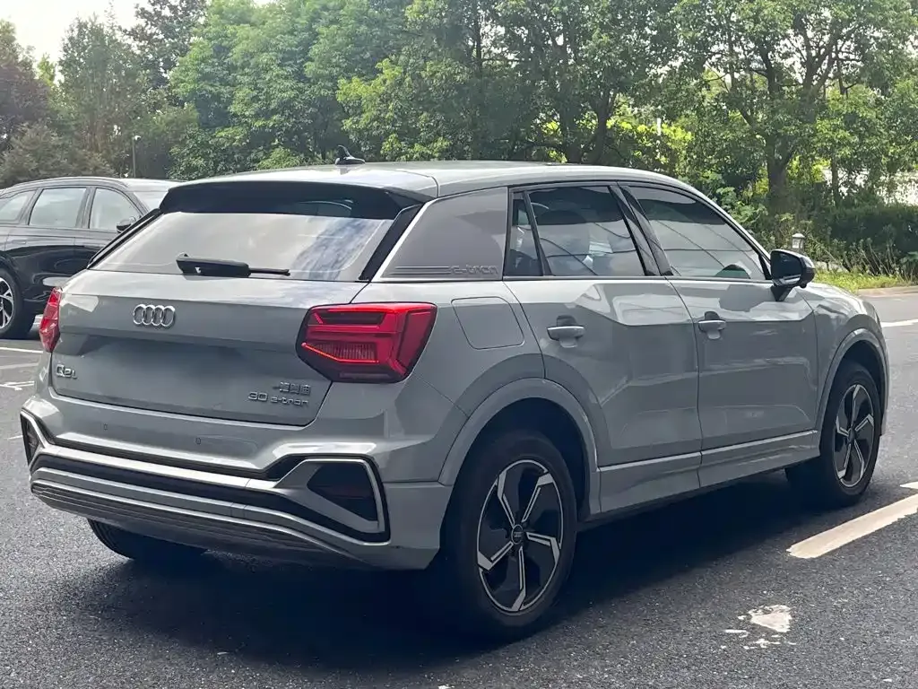 Audi Q2L e-tron — фото 10