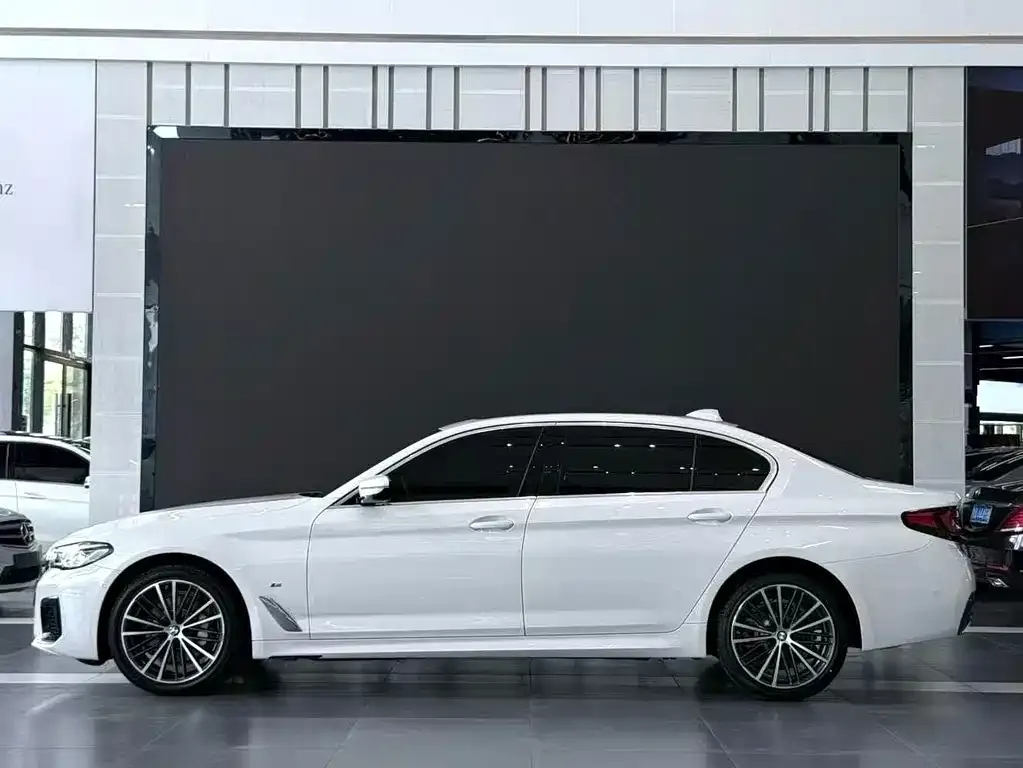 BMW 5 Series — фото 5