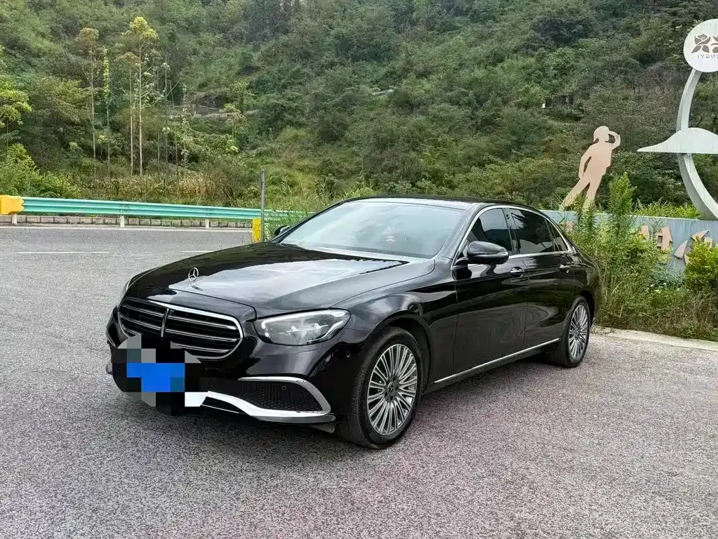Mercedes-Benz E-Class — фото 1