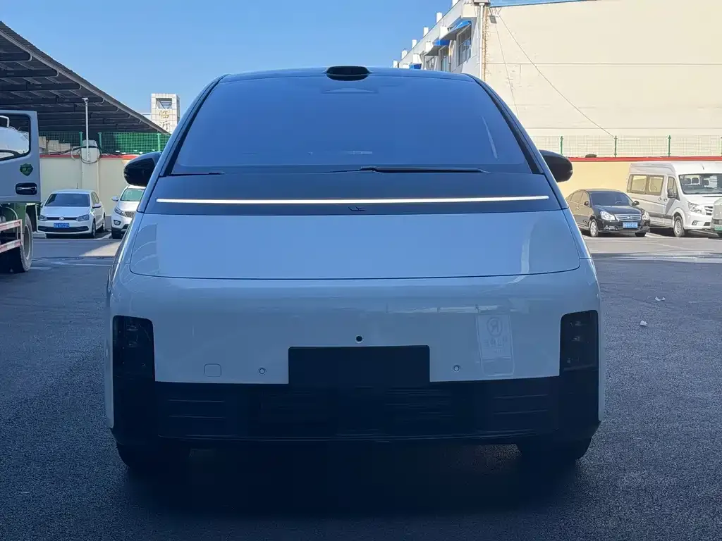 Li Auto MEGA — фото 3