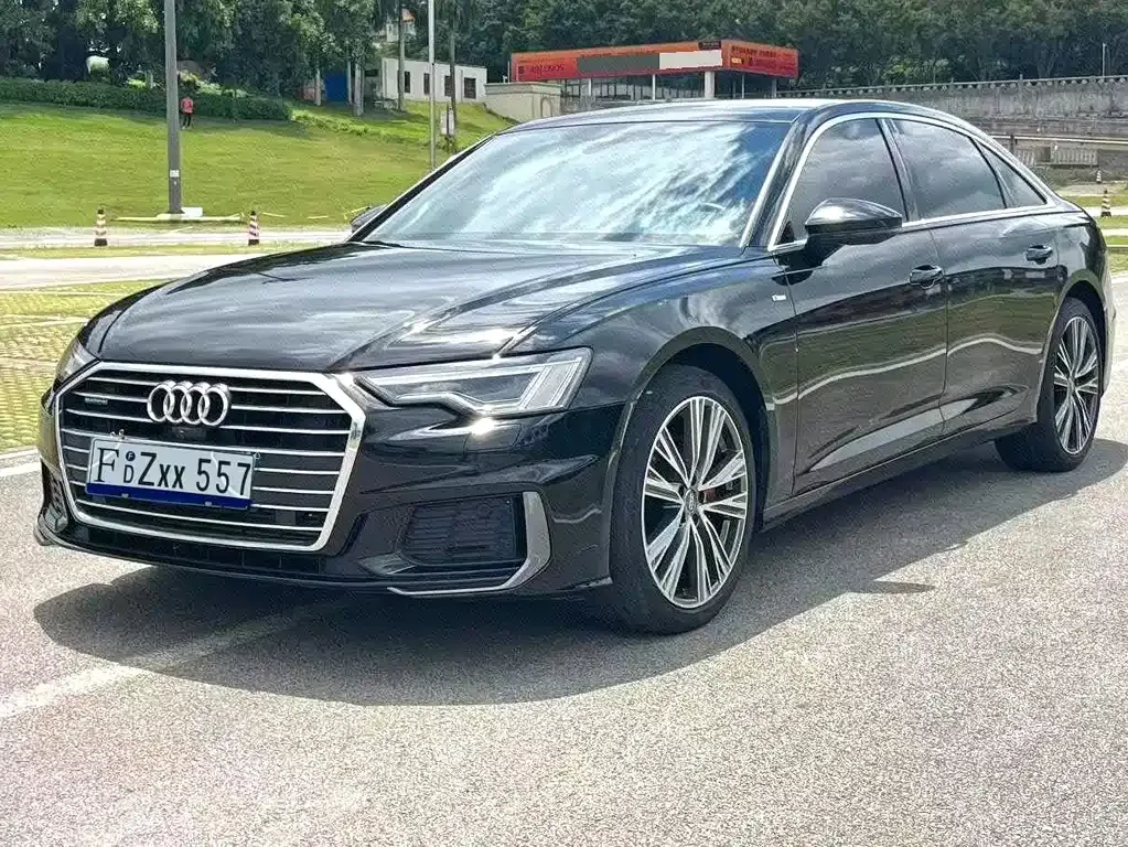 Audi A6L — фото 1