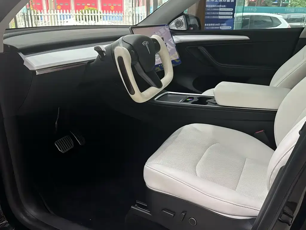 Tesla Model Y — фото 7