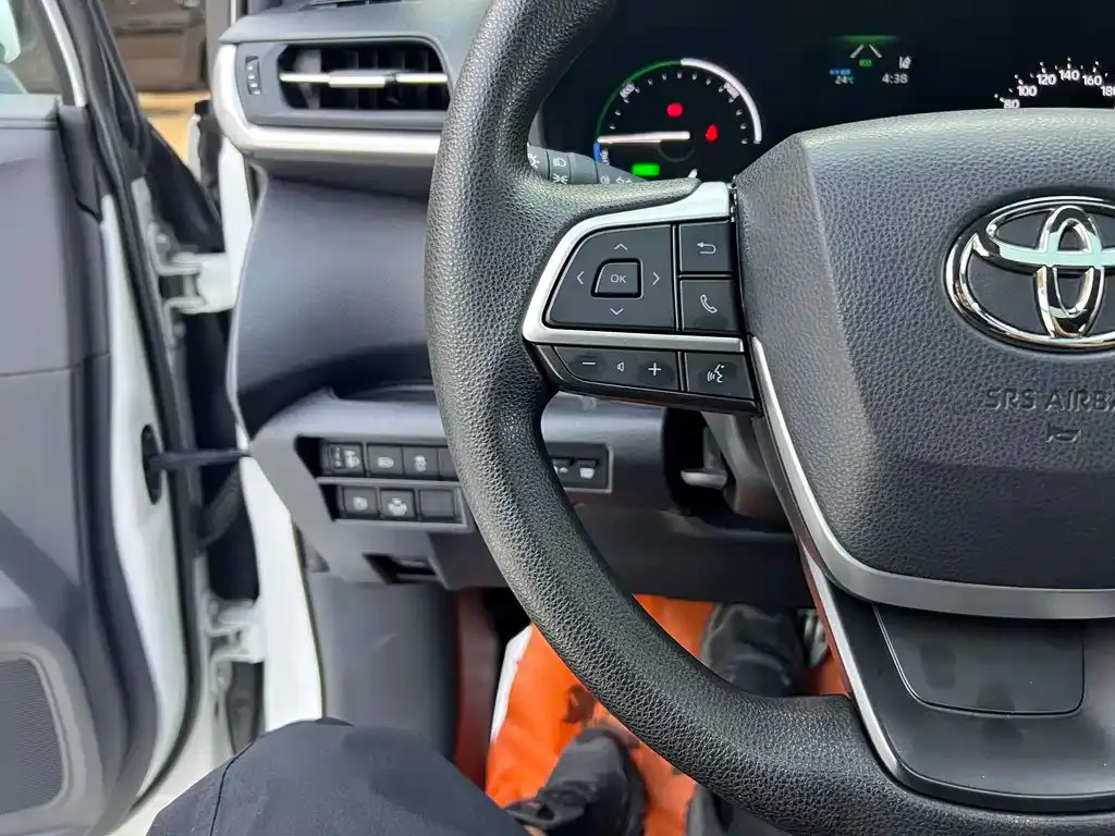 Toyota Granvia — фото 10