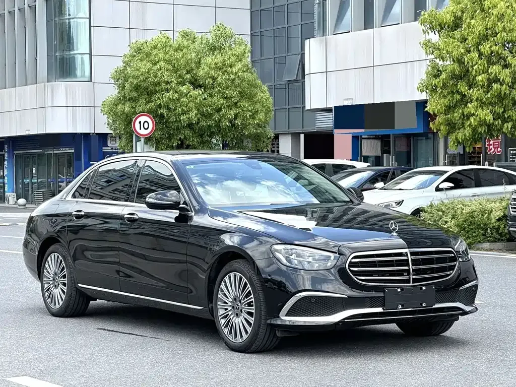 Mercedes-Benz E-Class — фото 6