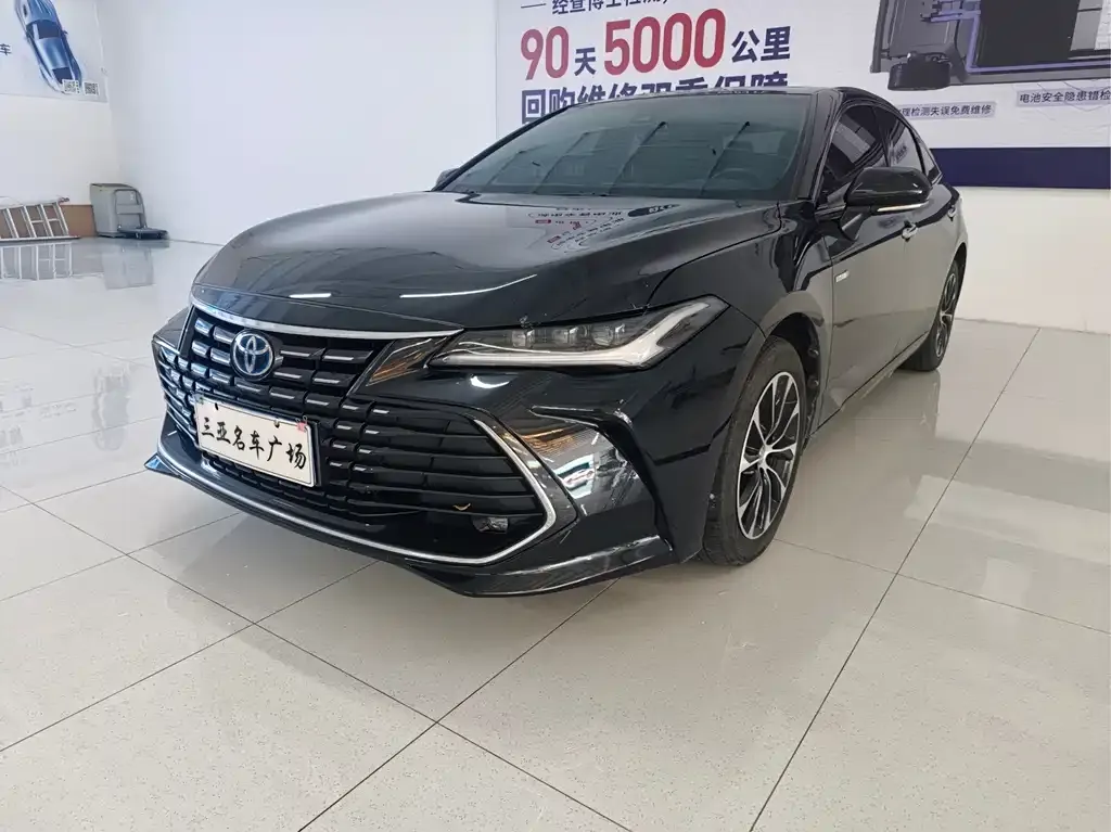 Toyota Avalon — фото 1