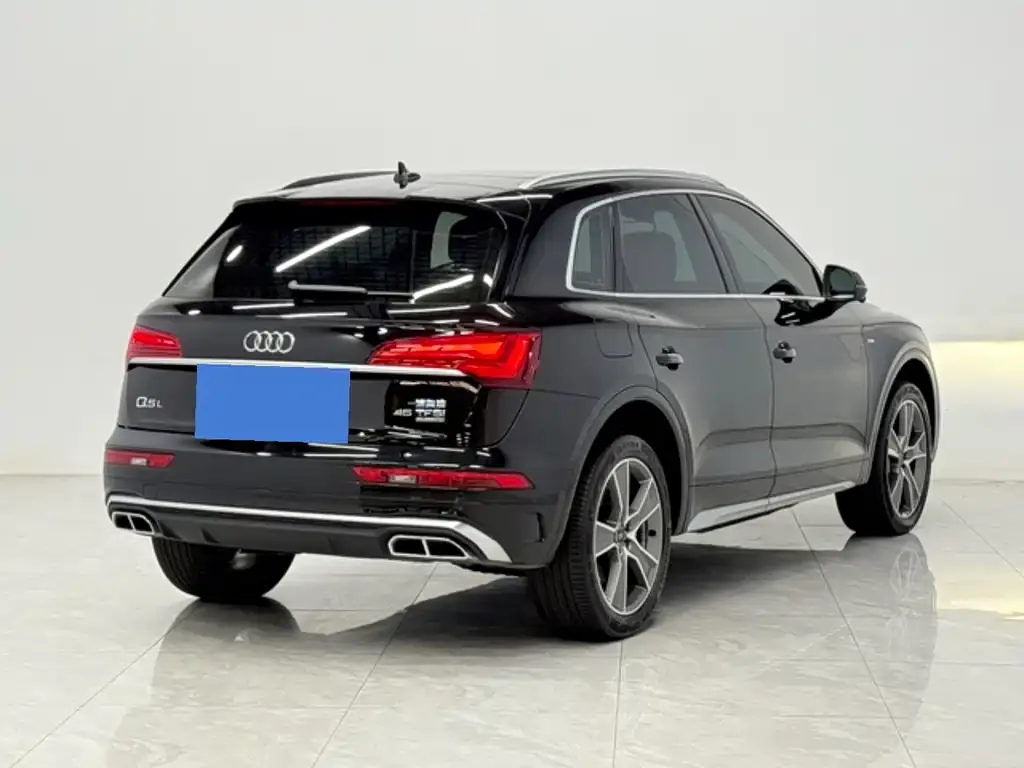 Audi Q5L — фото 9