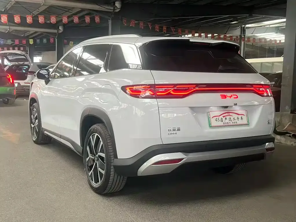 BYD L DM-i — фото 4