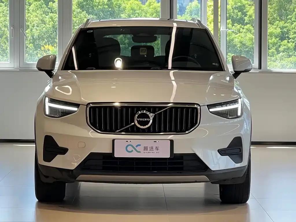 Volvo XC40 — фото 8