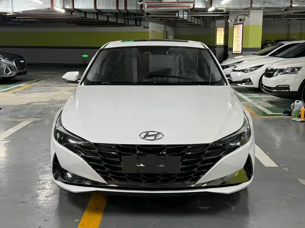 Hyundai Elantra — фото 7
