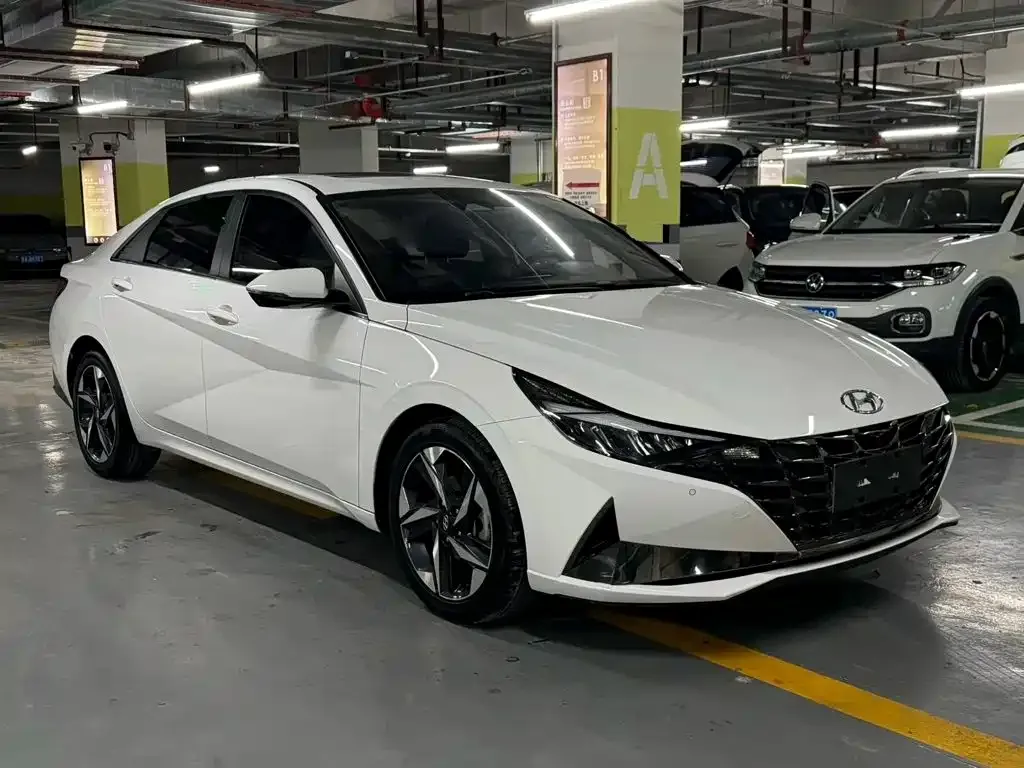 Hyundai Elantra — фото 2