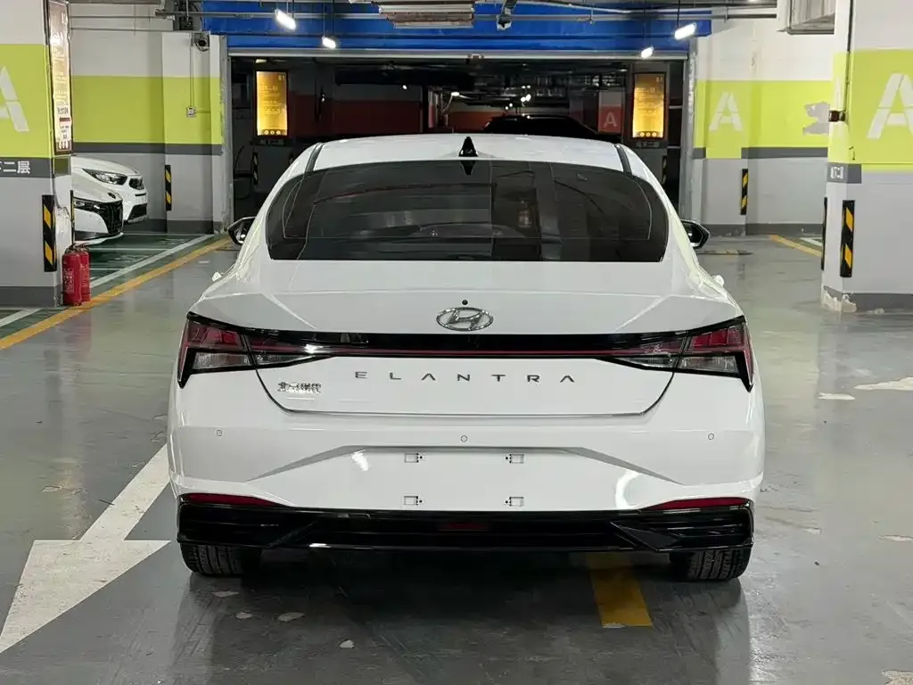 Hyundai Elantra — фото 3
