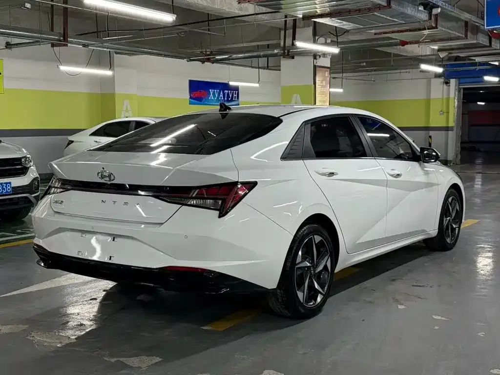 Hyundai Elantra — фото 4