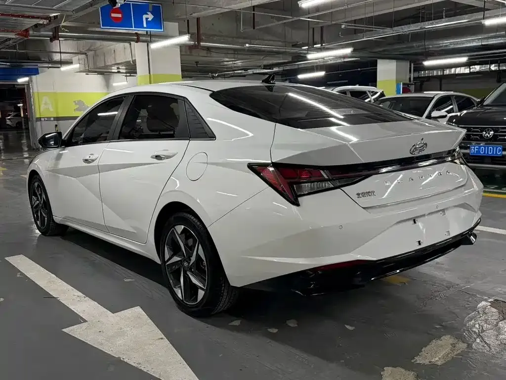 Hyundai Elantra — фото 6