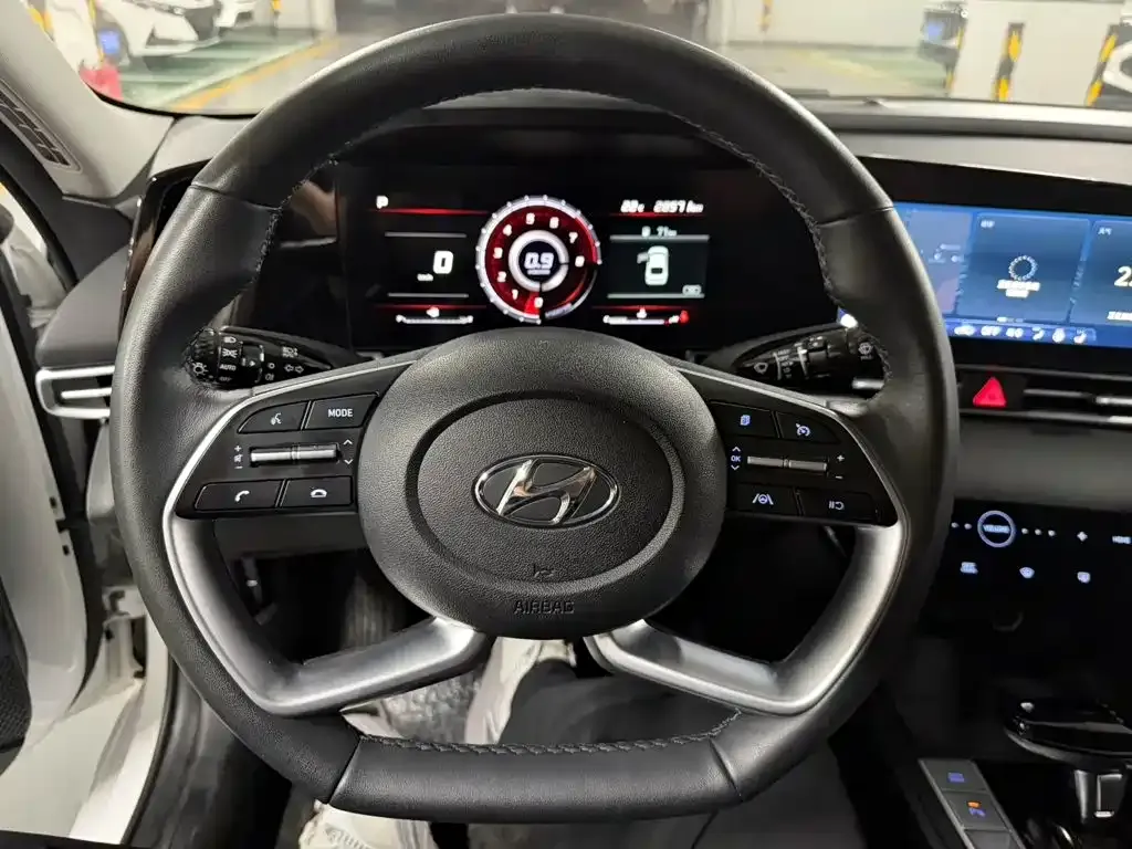 Hyundai Elantra — фото 10