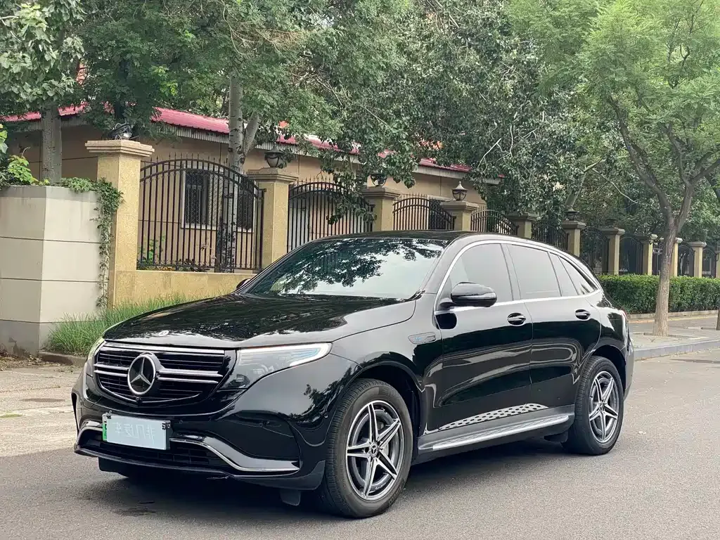 Mercedes-Benz EQC — фото 1