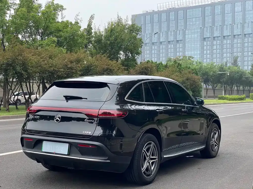 Mercedes-Benz EQC — фото 10