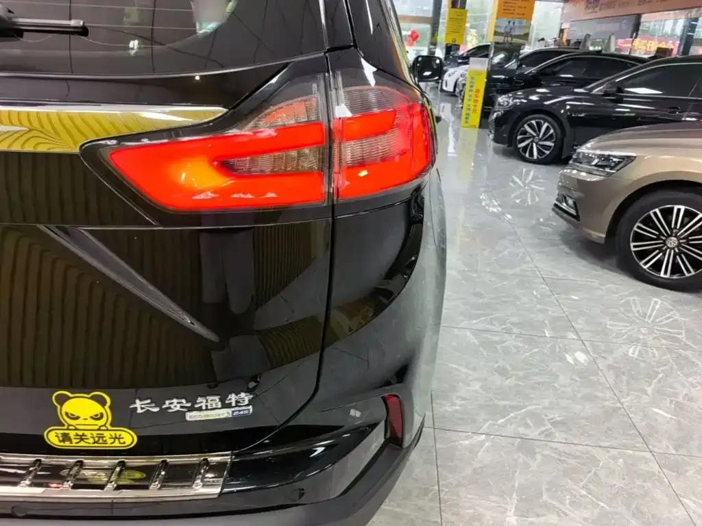 Ford Edge — фото 10