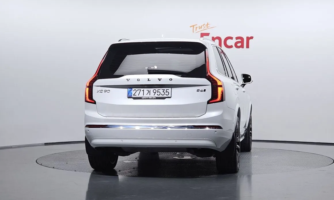 Volvo XC90 — фото 8