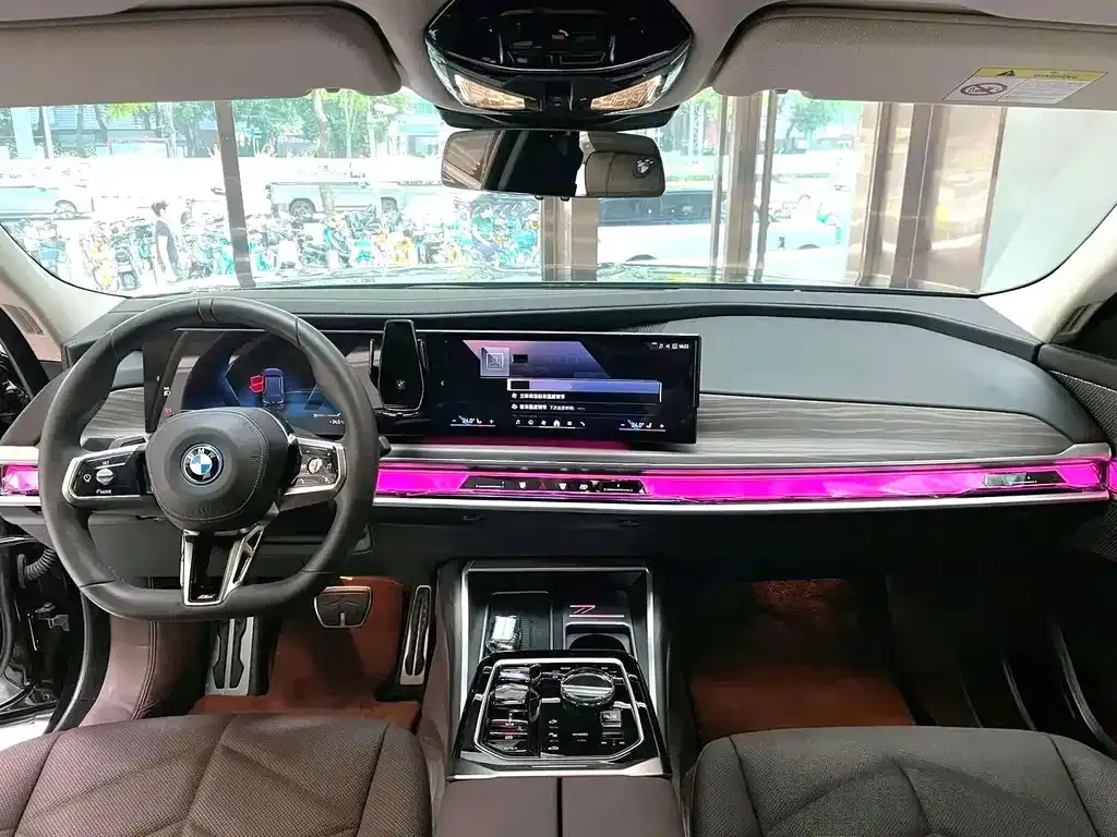 BMW i7 — фото 3