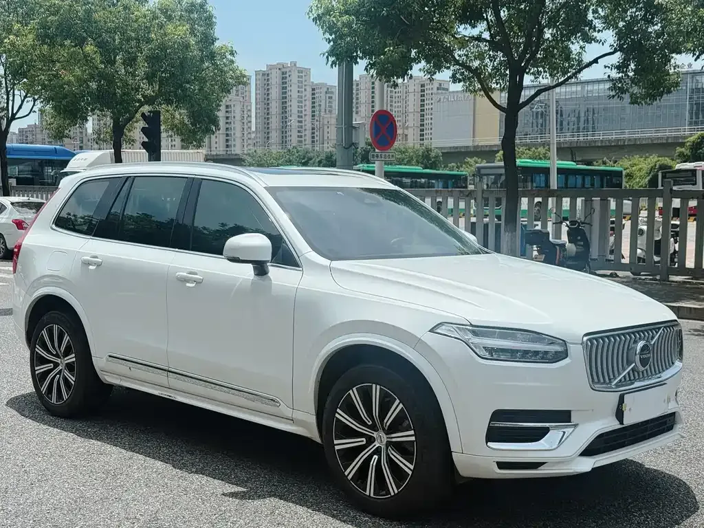 Volvo XC90 — фото 1