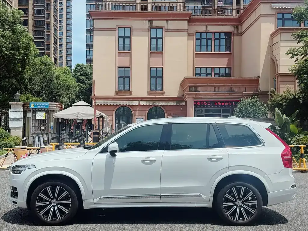 Volvo XC90 — фото 9
