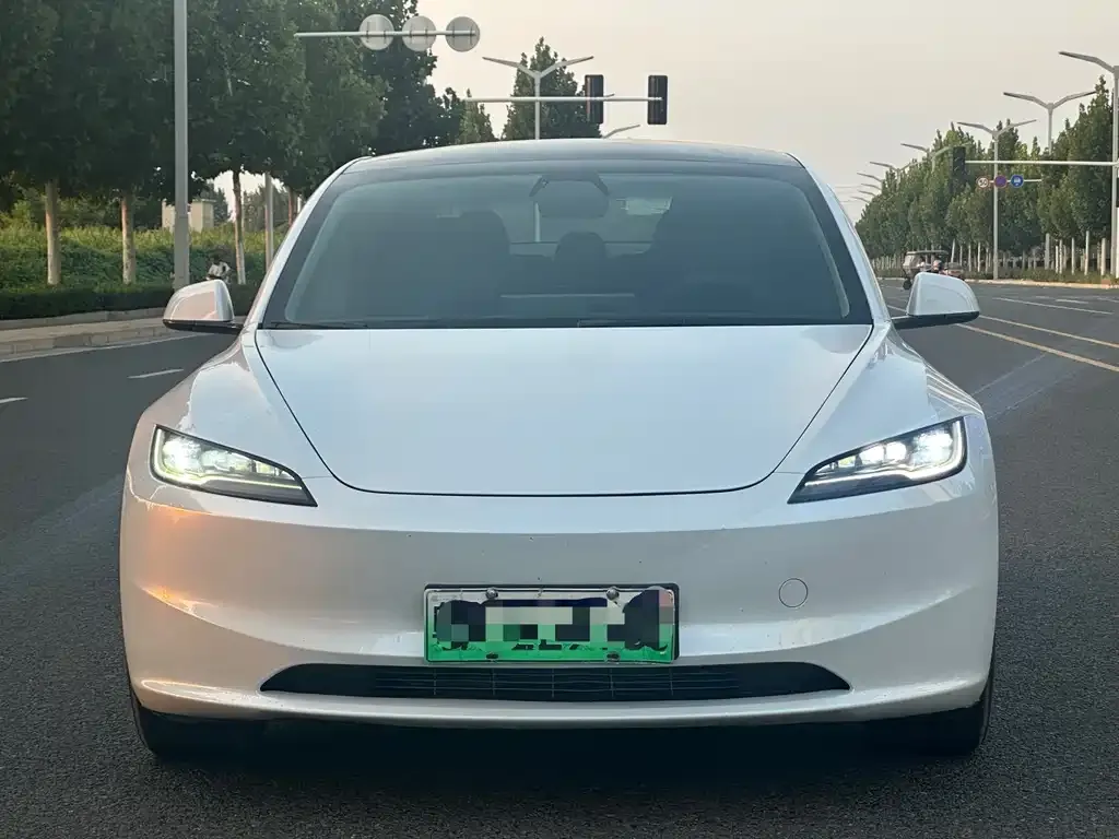 Tesla Model 3 — фото 4
