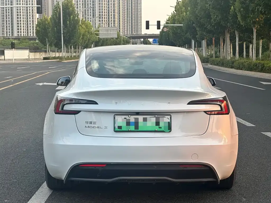 Tesla Model 3 — фото 8