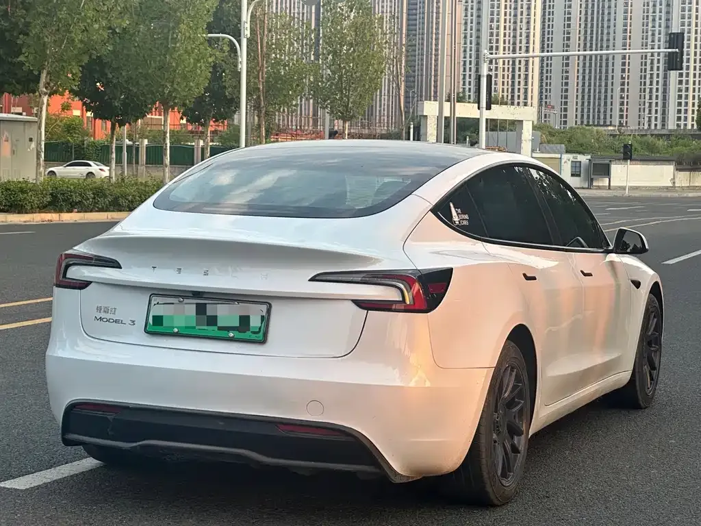 Tesla Model 3 — фото 9