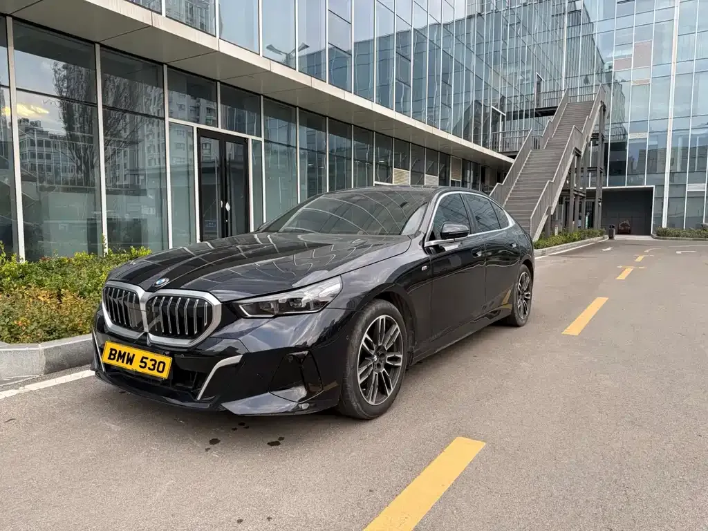 BMW 5 Series — фото 1