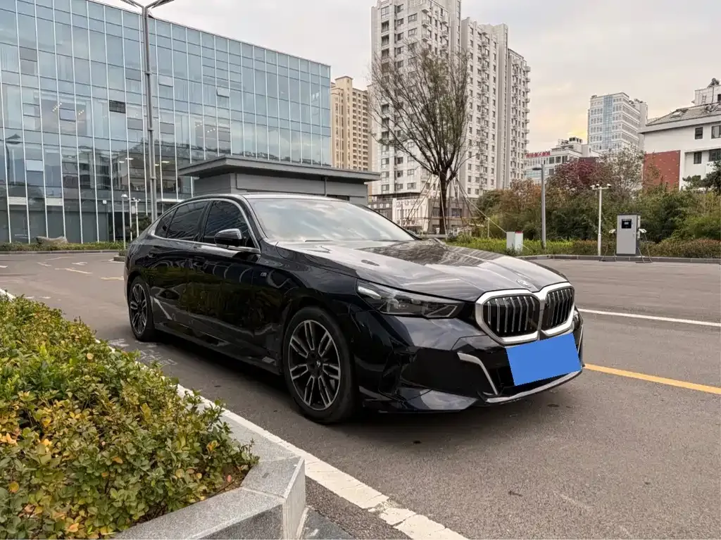 BMW 5 Series — фото 10